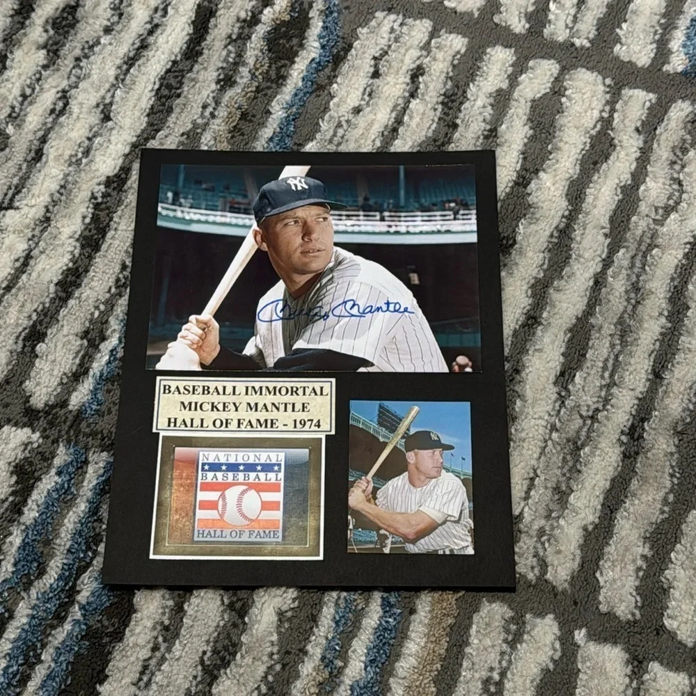 Yankees  - Mickey Mantle signed photo matted autographed